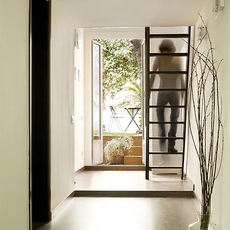 Diagonal Apartment