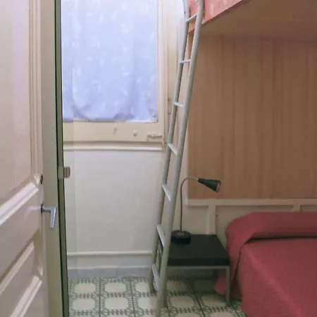 Diagonal Apartment