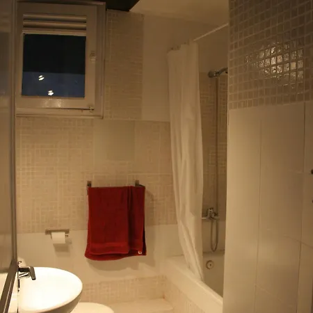 Diagonal Apartment *
